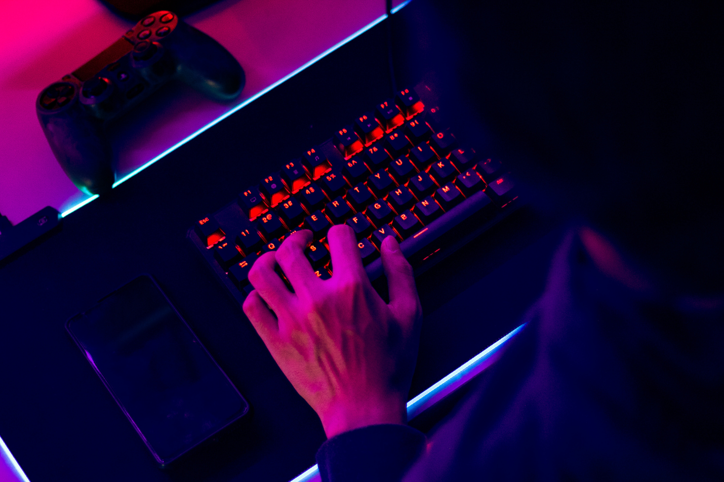 hands on gaming keyboard