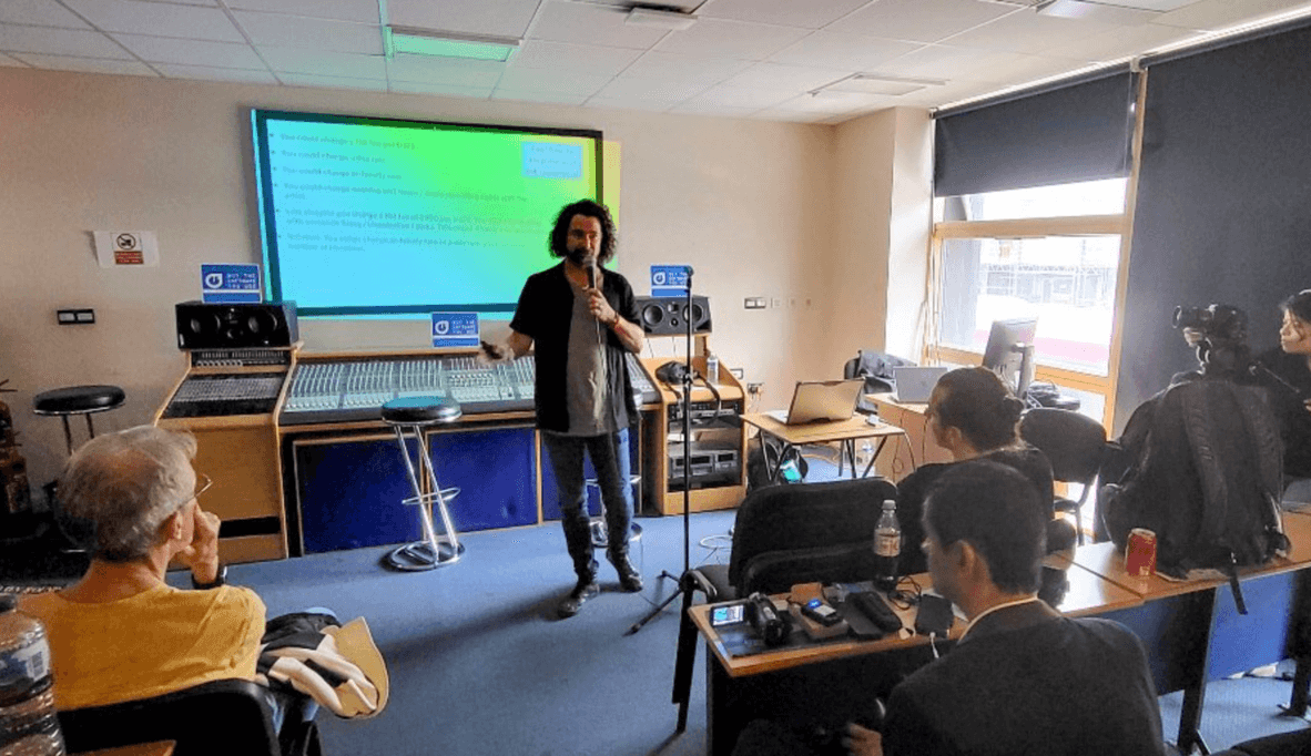 Music producer Jonny Atmos hosts talk at SAE