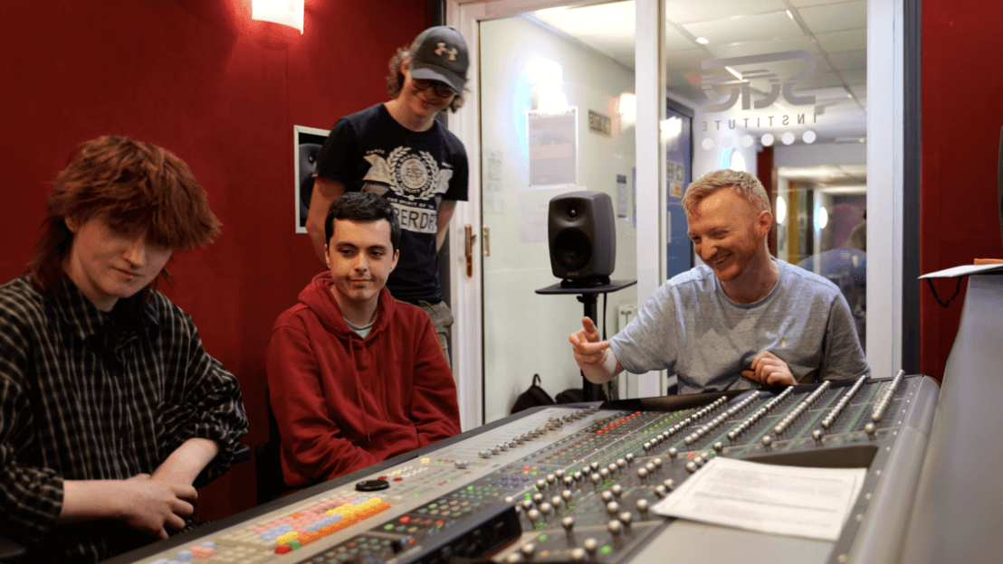 SAE Audio Lecturer Craig Hamilton teaches students in the studio.