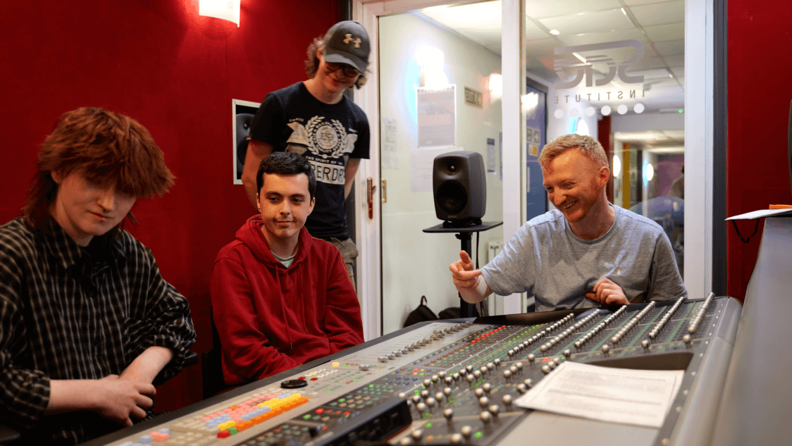 SAE Audio Lecturer Craig Hamilton teaches students in the studio.